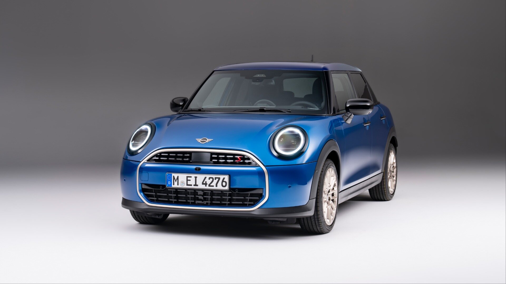 Хэтчбек MINI Cooper нового поколения получил пятидверную версию
