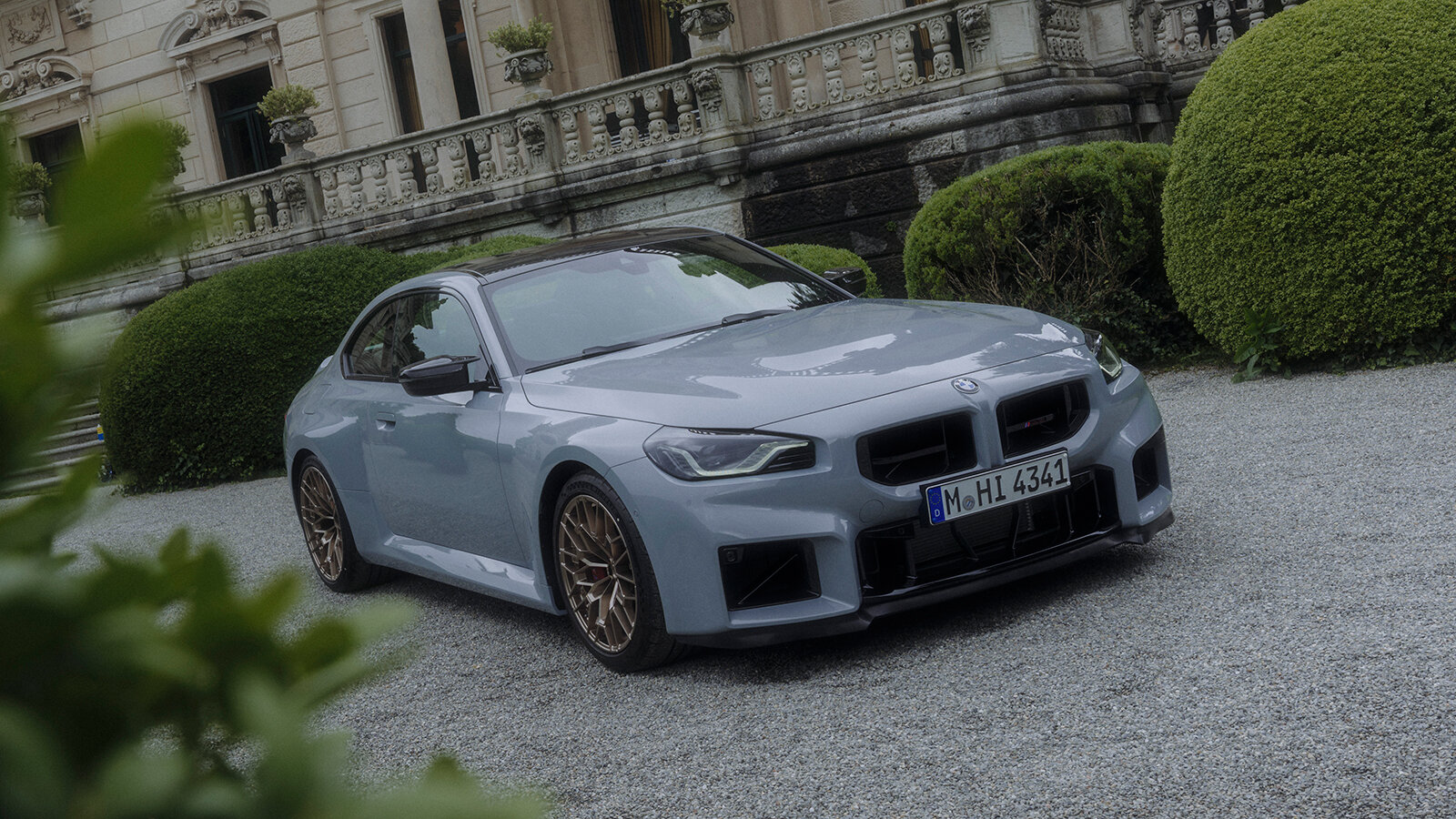 Компания BMW раскрыла дизайн и назвала дату премьеры спорткупе M2 CS