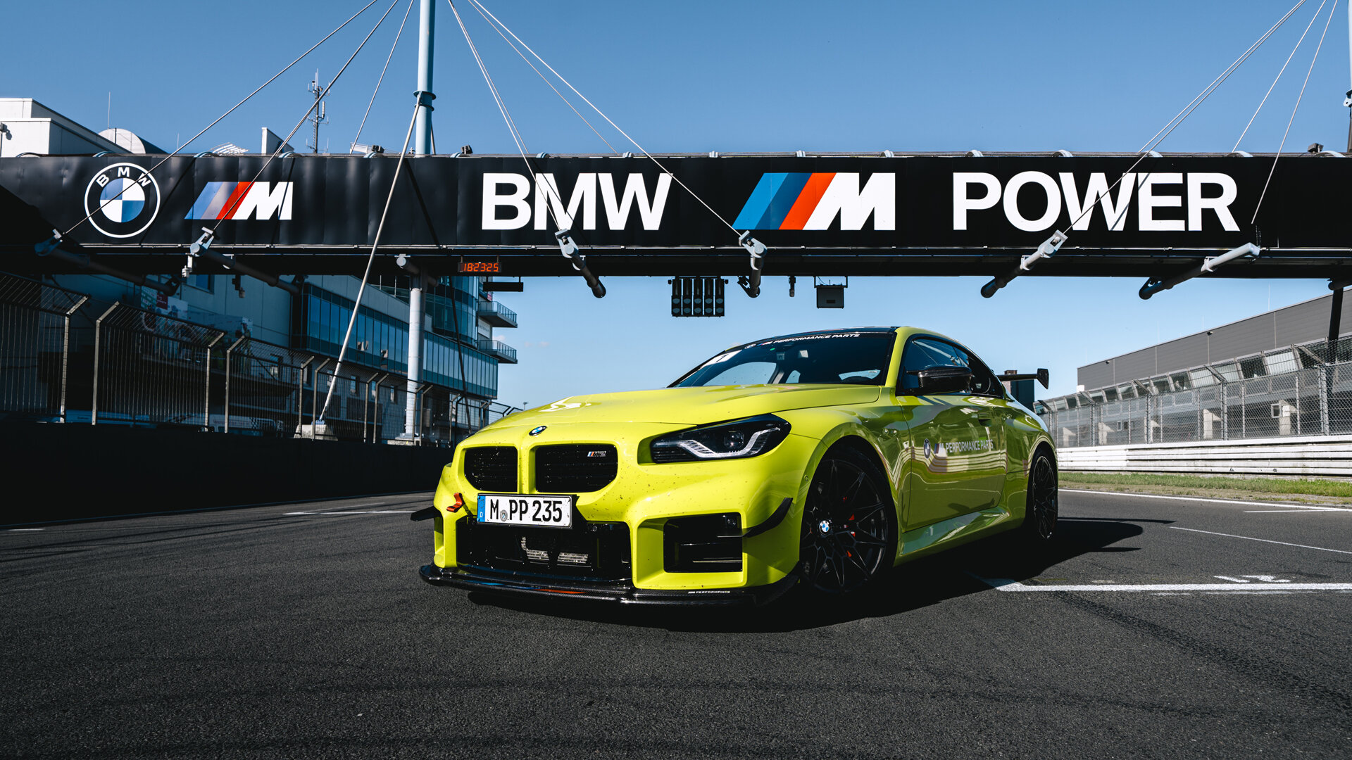 BMW M2 стал быстрее на Нюрбургринге с новым тюнинг-пакетом
