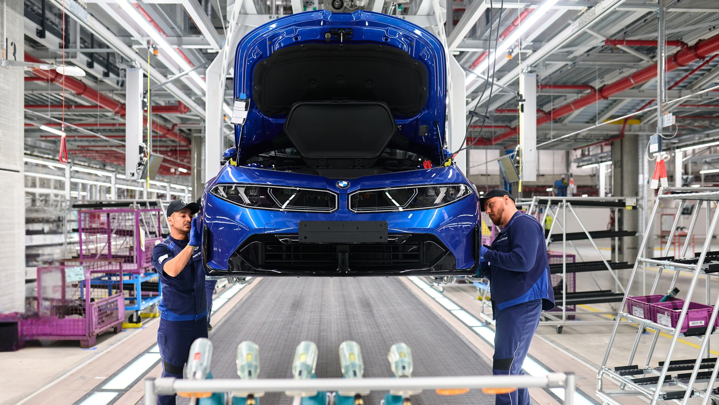 BMW выпустит четыре загадочных новинки для рынка КНР