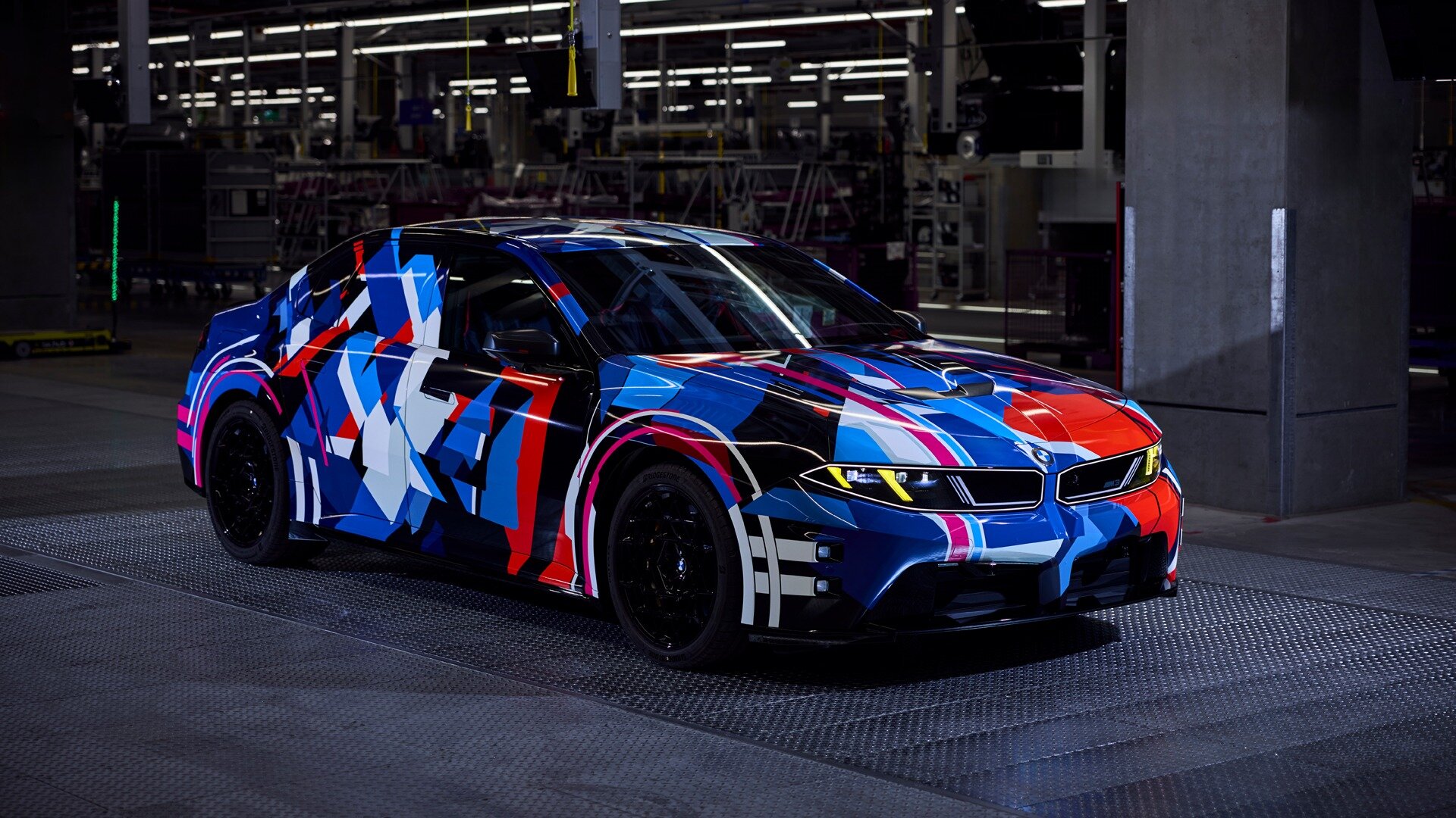 BMW показал электрический M3, но пока в камуфляже