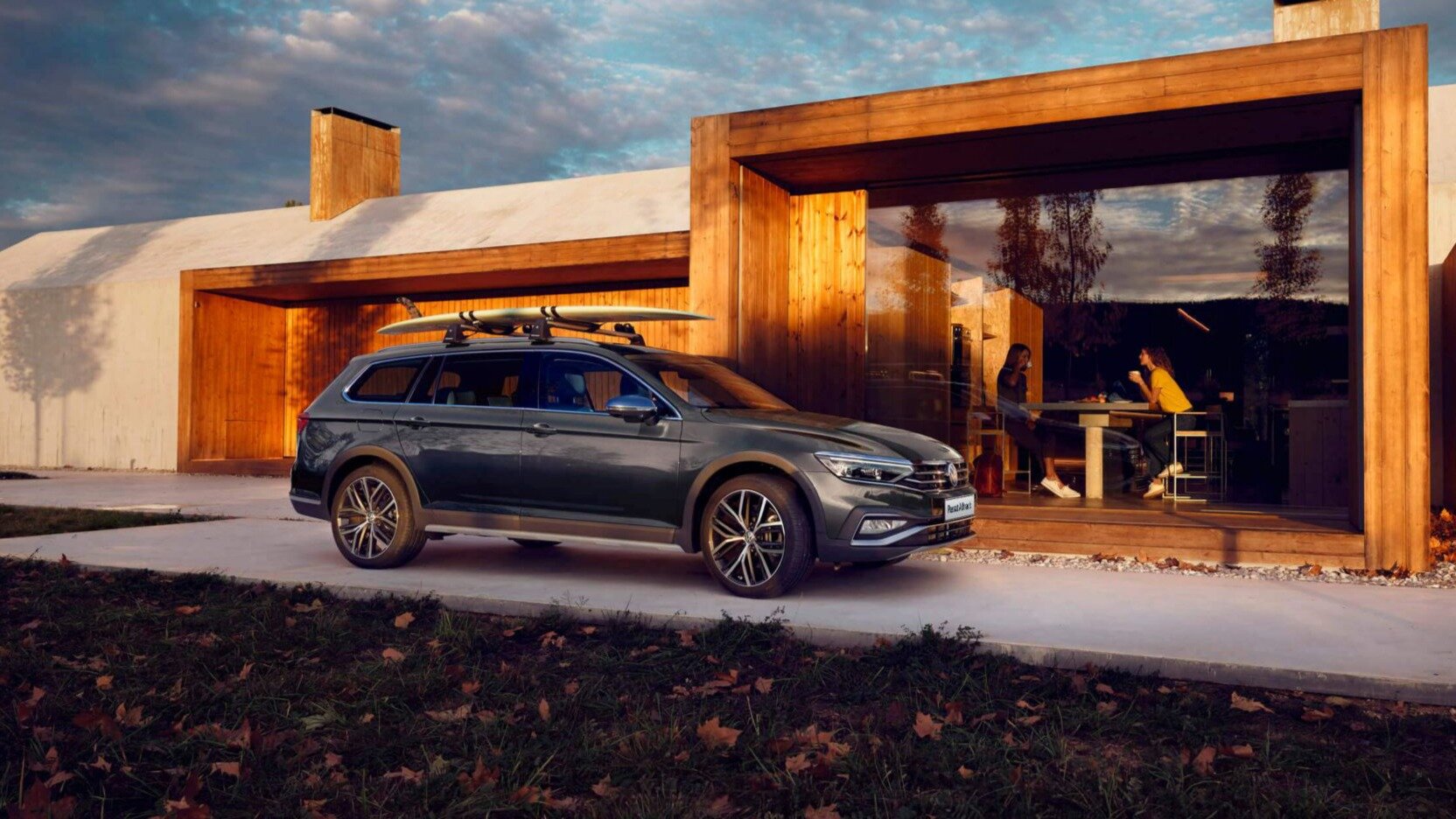 Названы российские цены на вседорожный универсал VW Passat Alltrack