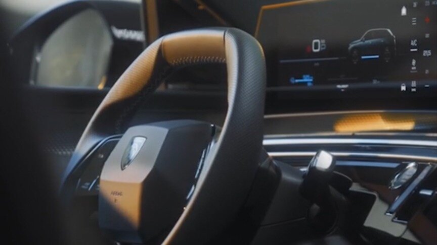 Компания Peugeot рассекретила интерьер большого электрокроссовера e-5008
