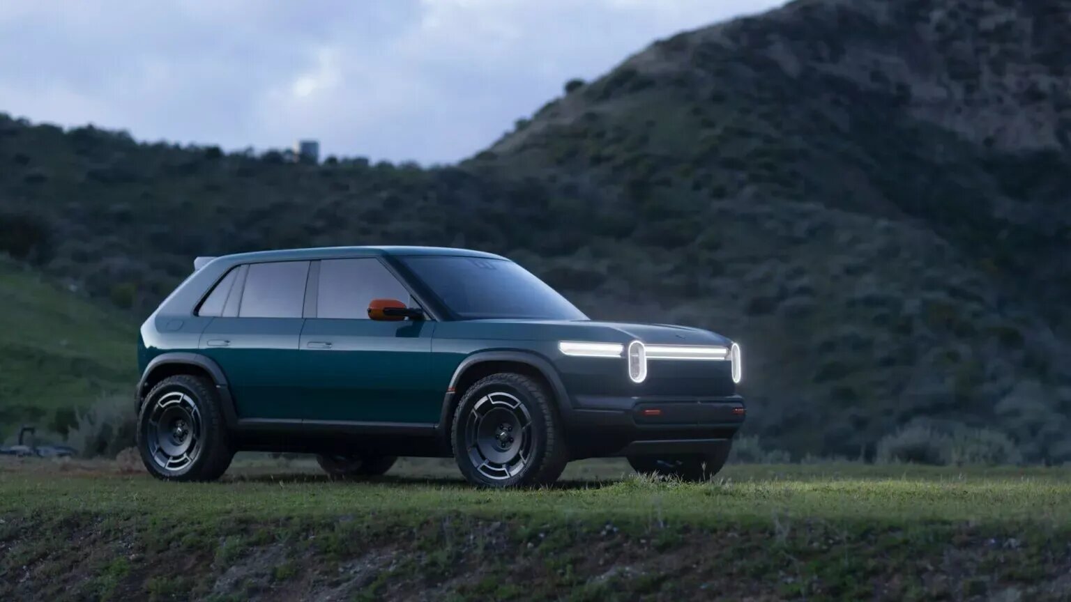 Rivian неожиданно показал компактную модель R3