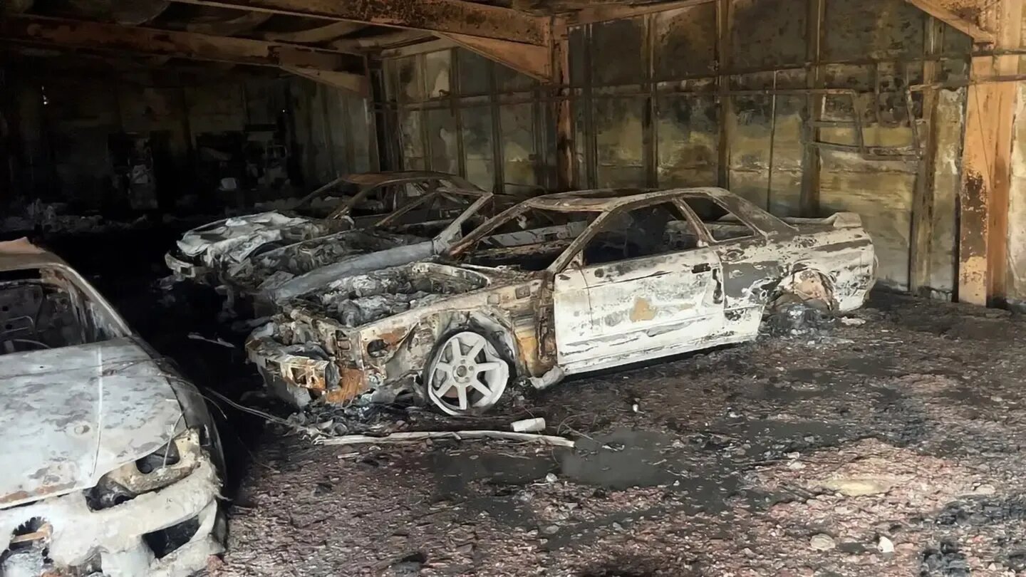 Пожар уничтожил в Ирландии крупный автомобильный центр с редкими спорткарами