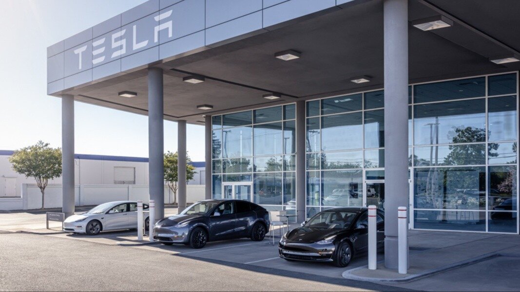 Tesla приостановила «Гигафабрику» в Китае из-за падения спроса на электрокары