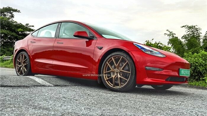 Дорожный просвет Tesla Model 3 оказался слишком мал для индийских дорог