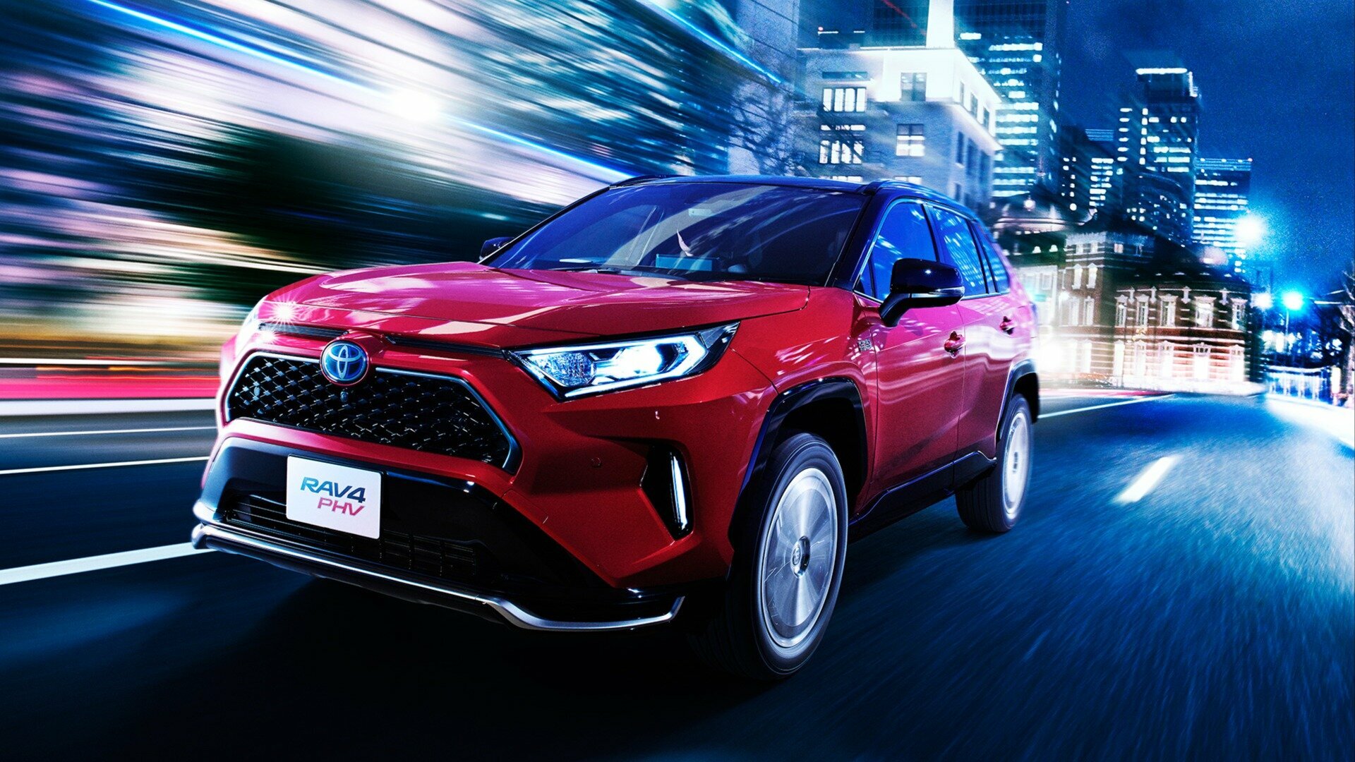 Гибридная Toyota RAV4 проехала без ДВС почти 2 тысячи километров — всё благодаря специальной дороге