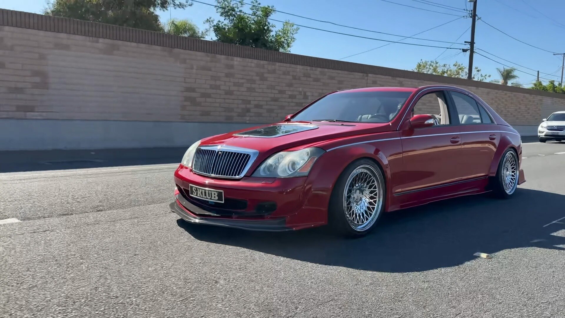 Старый Maybach 57 лишился крыши, но получил дикий обвес
