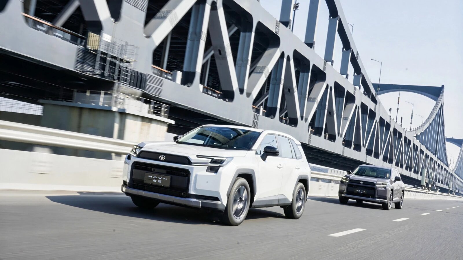 Новое поколение Toyota RAV4 отозвали в Китае из-за «чёрных» экранов