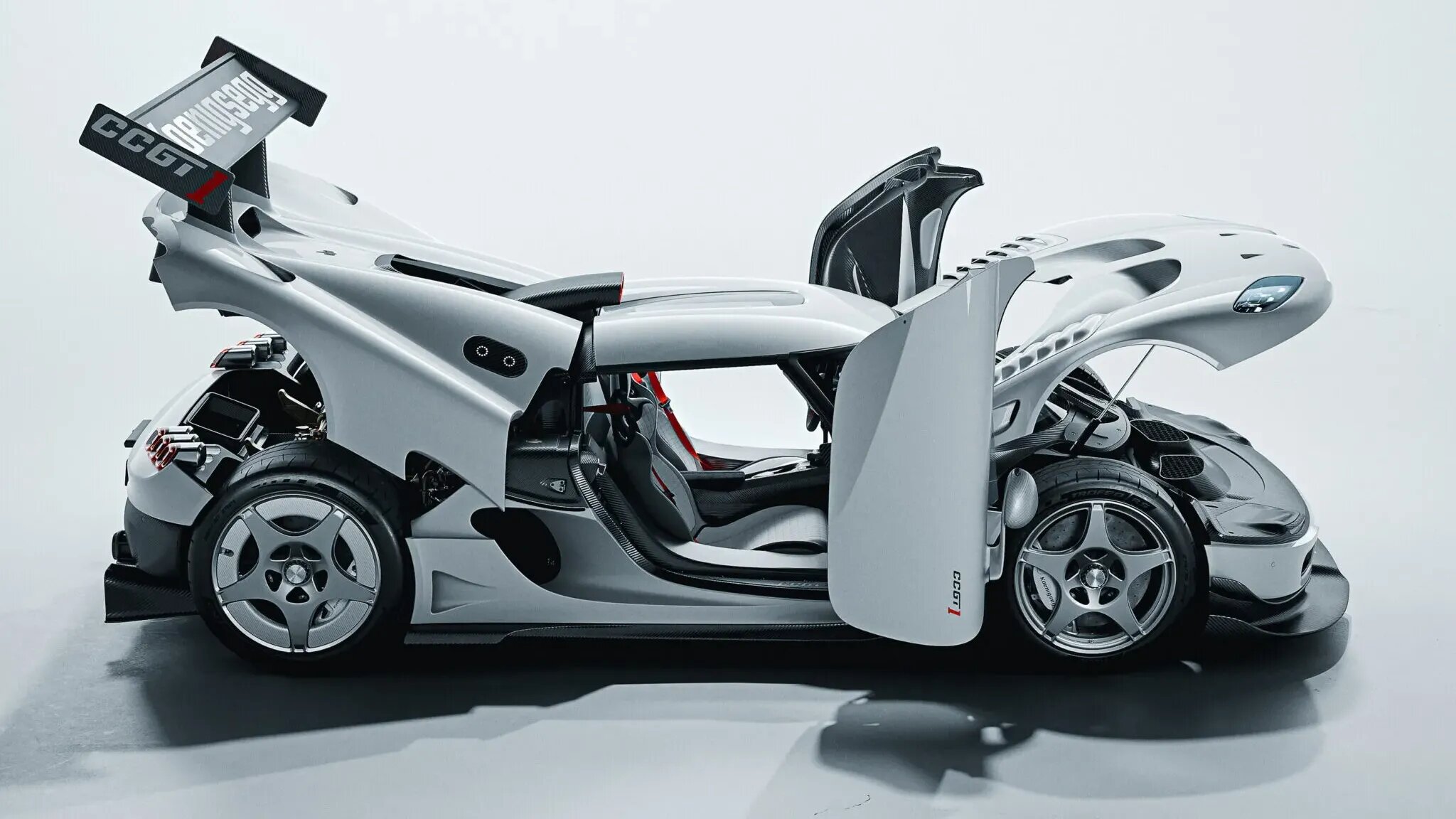 Koenigsegg представил дорожный гиперкар, весь тираж которого раскупили до премьеры