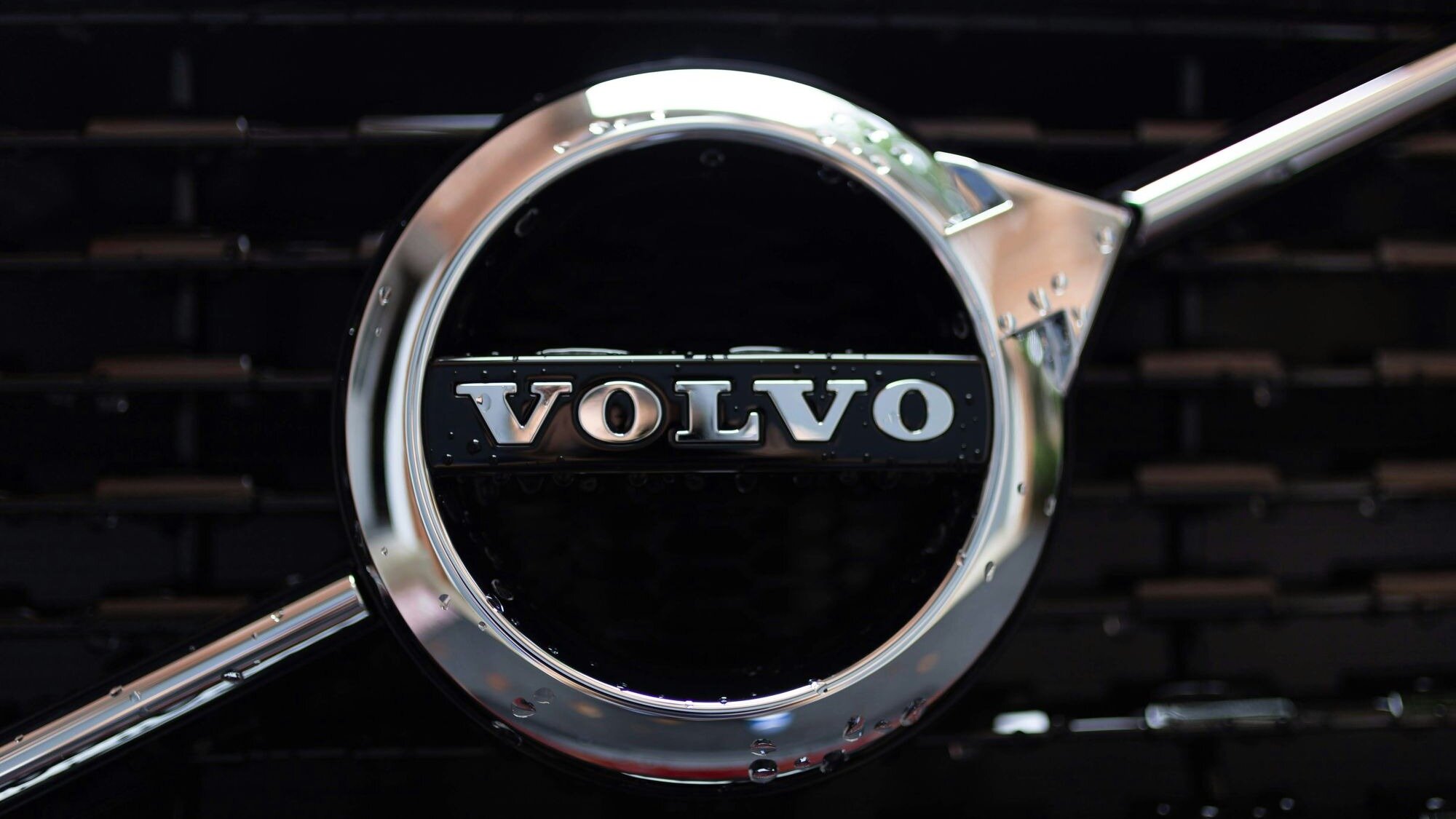 Акции Volvo Cars за день рухнули на 22 процента после публикации финотчёта