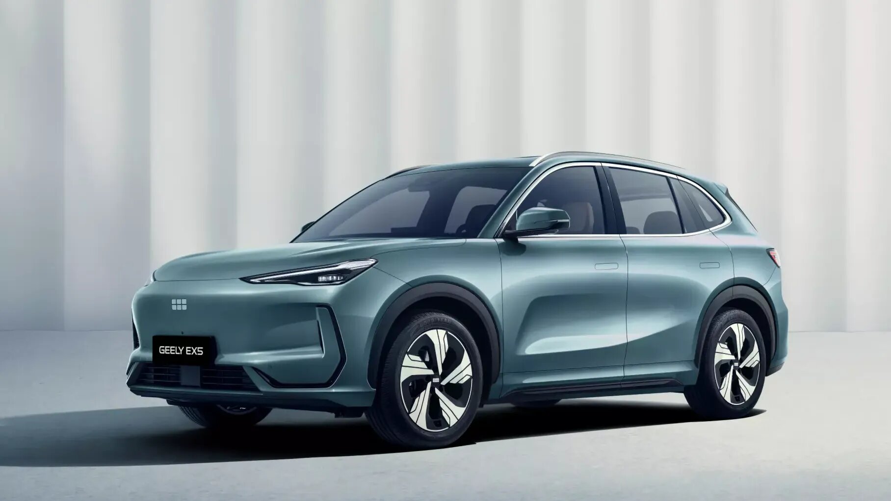 В Белоруссии стартовал выпуск электрокроссовера Geely EX5