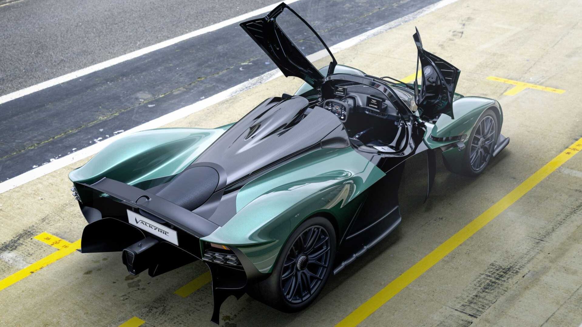 Это — самый мощный и быстрый в истории Aston Martin без крыши