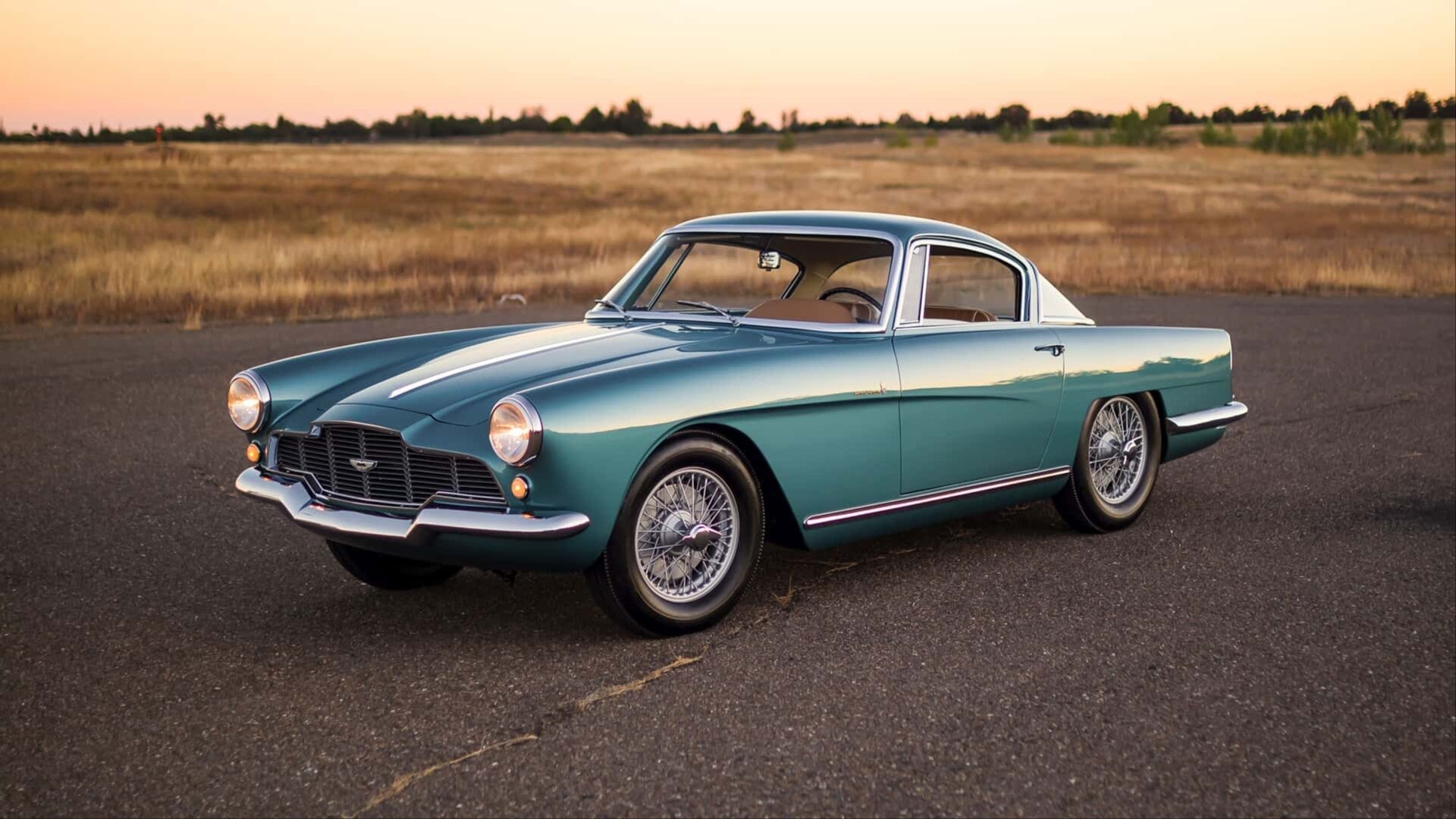 Уникальный Aston Martin, которому почти 70 лет, рассчитывают продать за 1,6 миллиона долларов