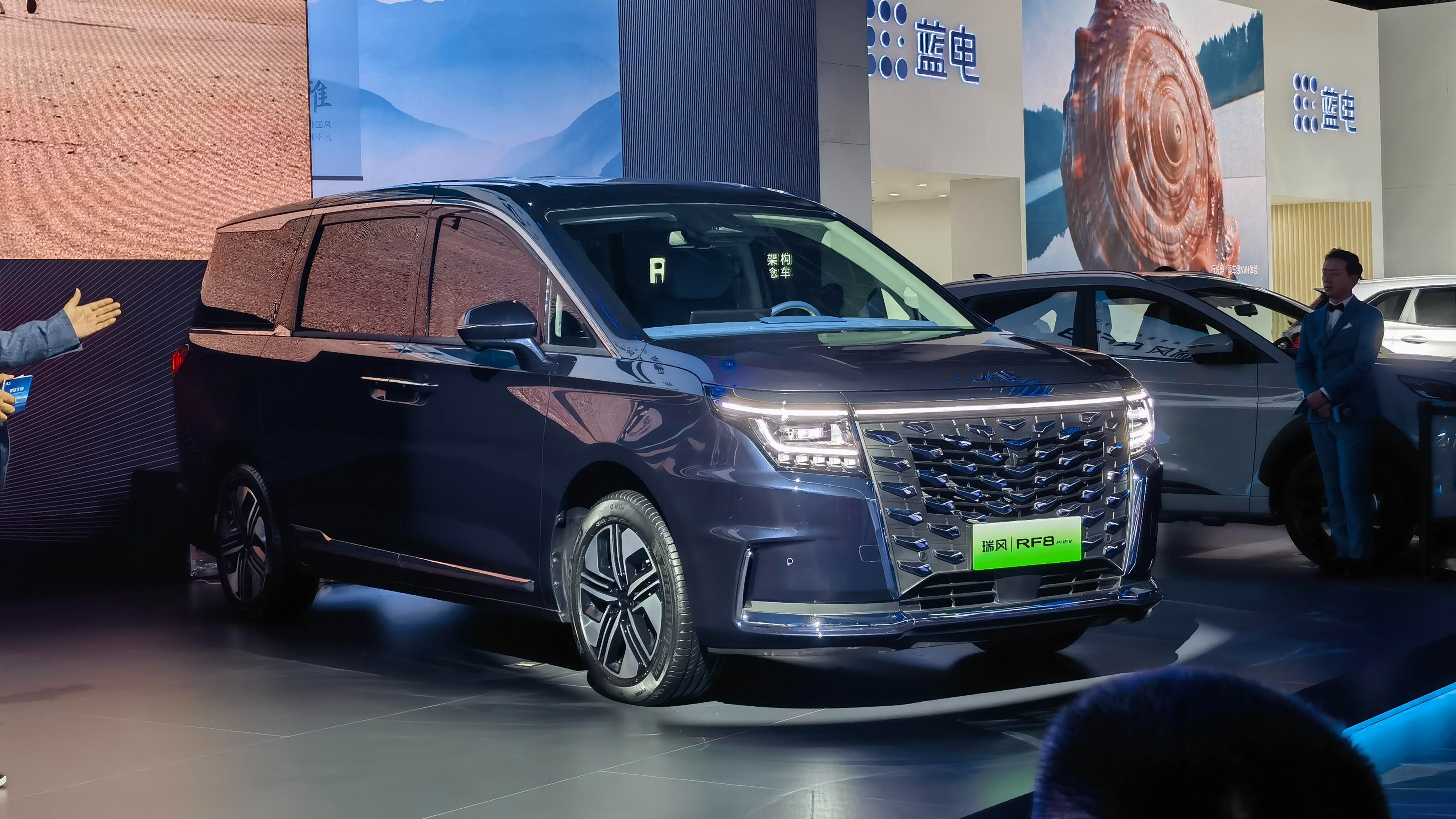 У JAC появился роскошный гибридный минивэн — конкурент Buick GL8 и GAC GN8