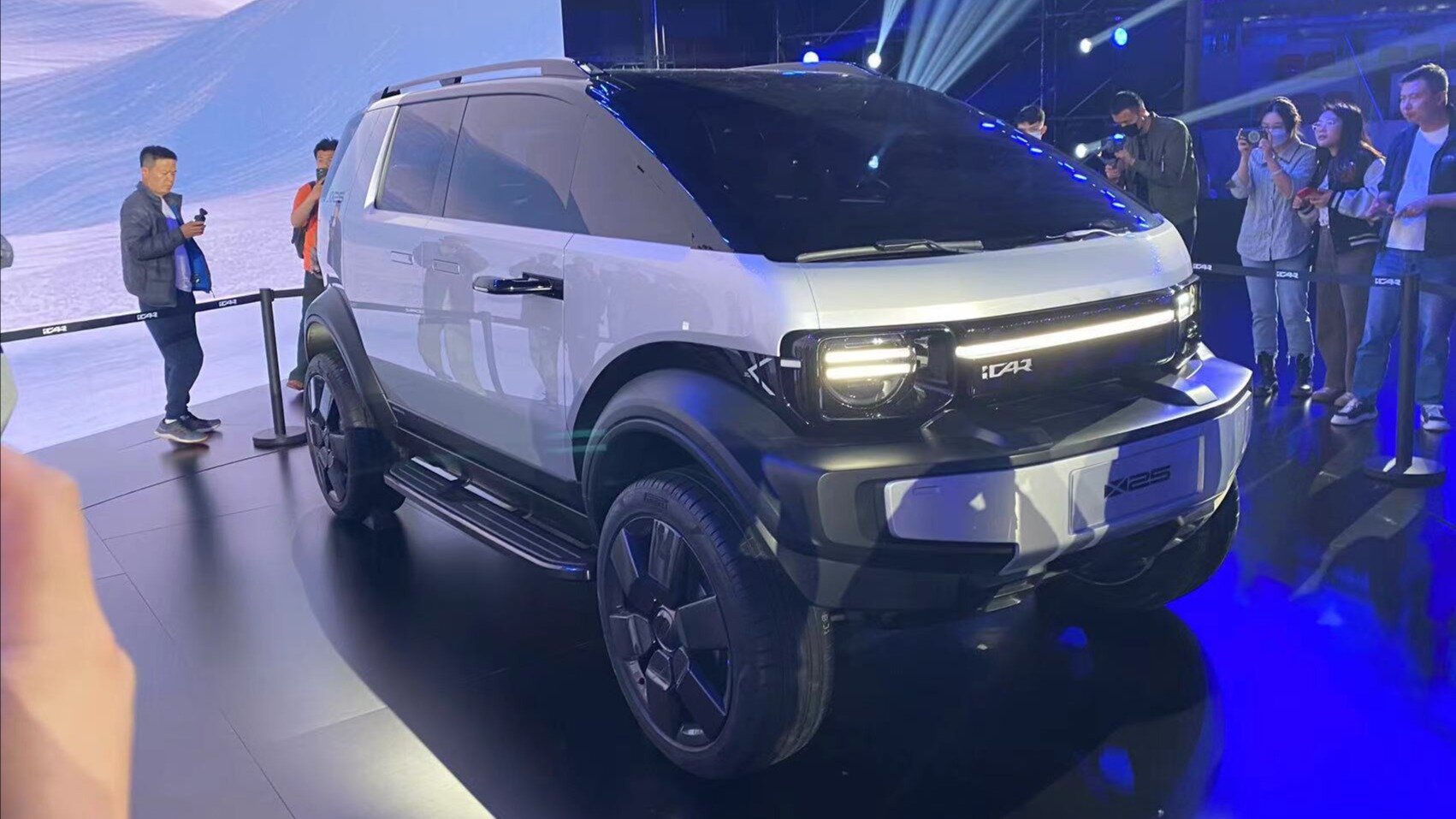Марка Chery показала внедорожный минивэн iCar X25