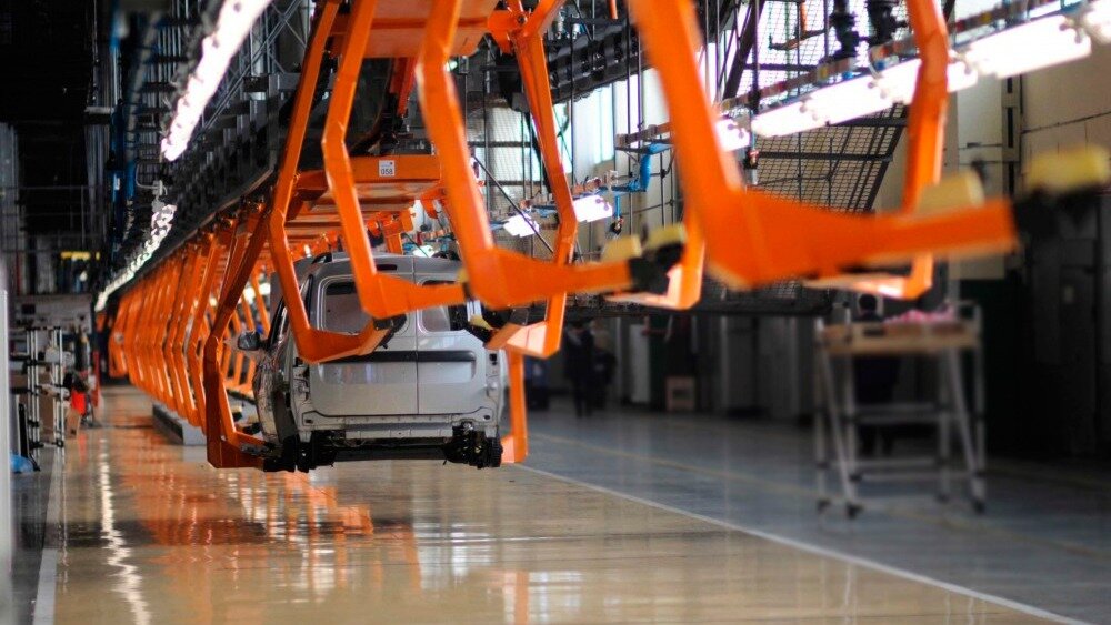 АвтоВАЗ не выполнил план по выпуску автомобилей из-за метели