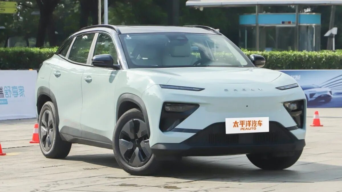 Электрокроссовер Chery eQ7 стал доступен в России за 3,2–3,5 миллиона рублей