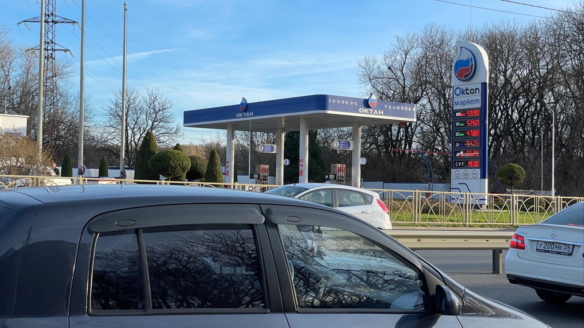 На российской бирже рекордно подорожал бензин
