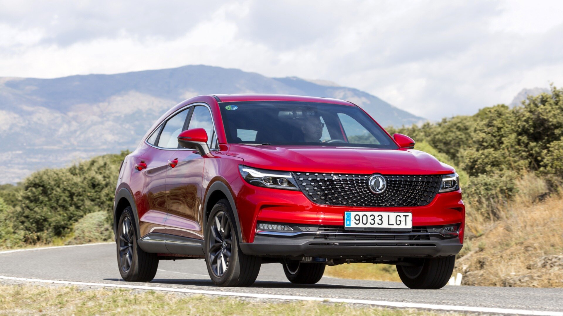Стали известны цены на среднеразмерные кроссоверы Dongfeng Fengon iX5 и iX7 для России