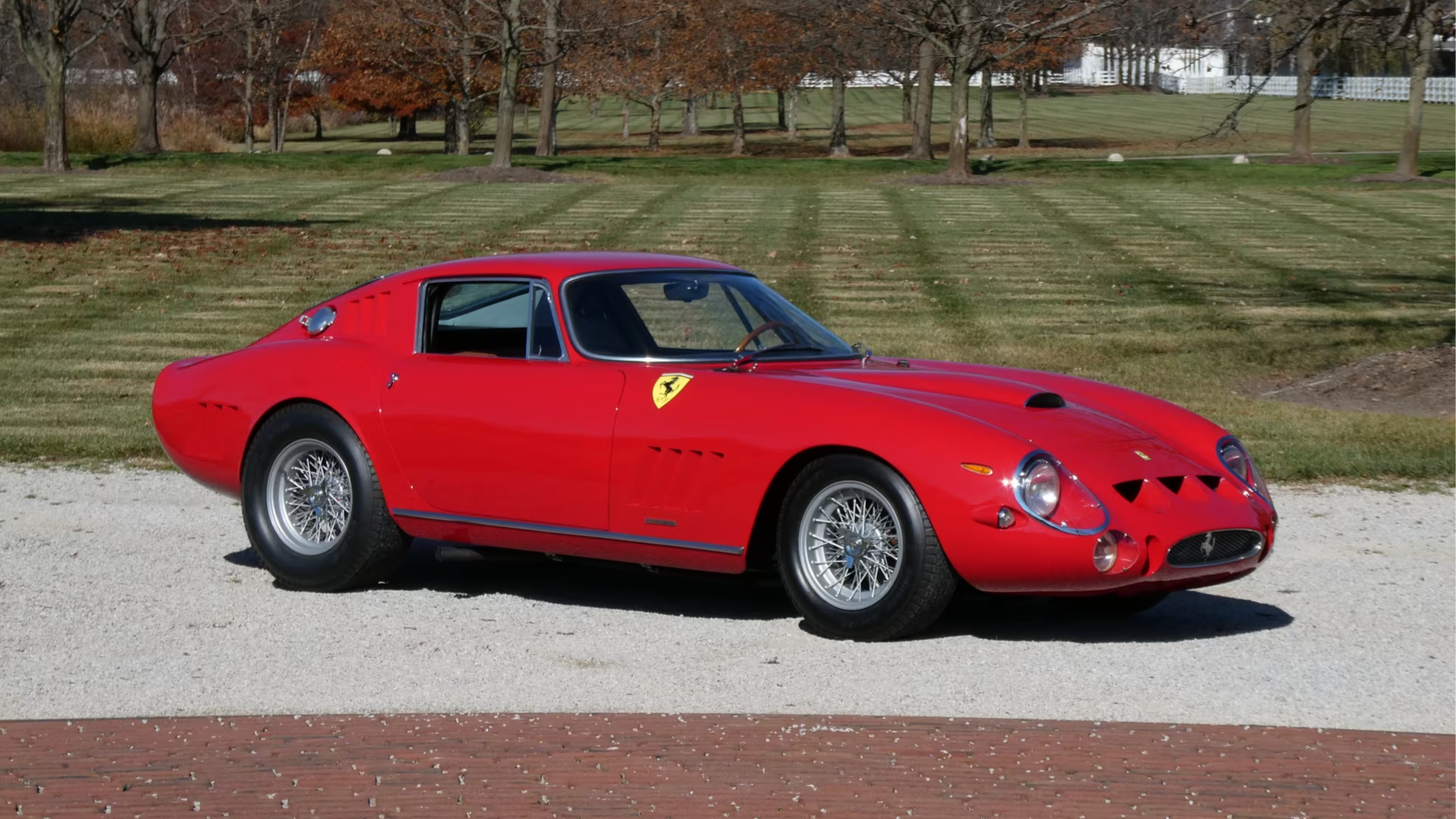 Один из трёх выпущенных Ferrari 275 GTB 1965 года продадут на аукционе 