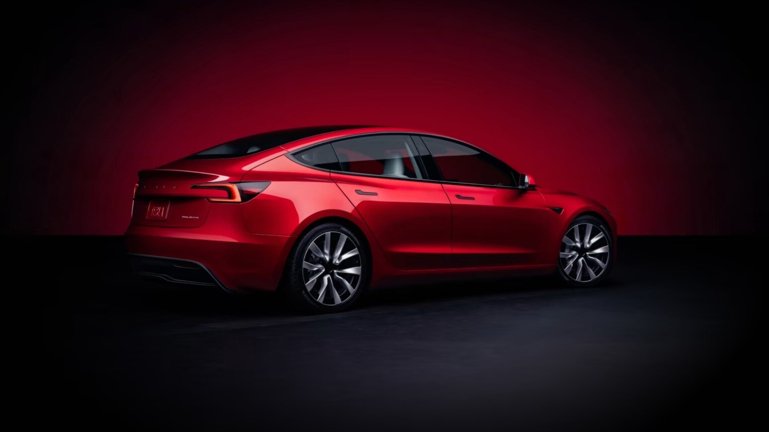 Обновлённая Tesla Model 3 оказалась слабее прежней