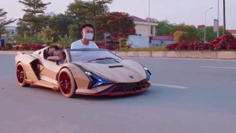 Вьетнамец сделал для сына деревянную копию Lamborghini Sian с электромотором. Видео