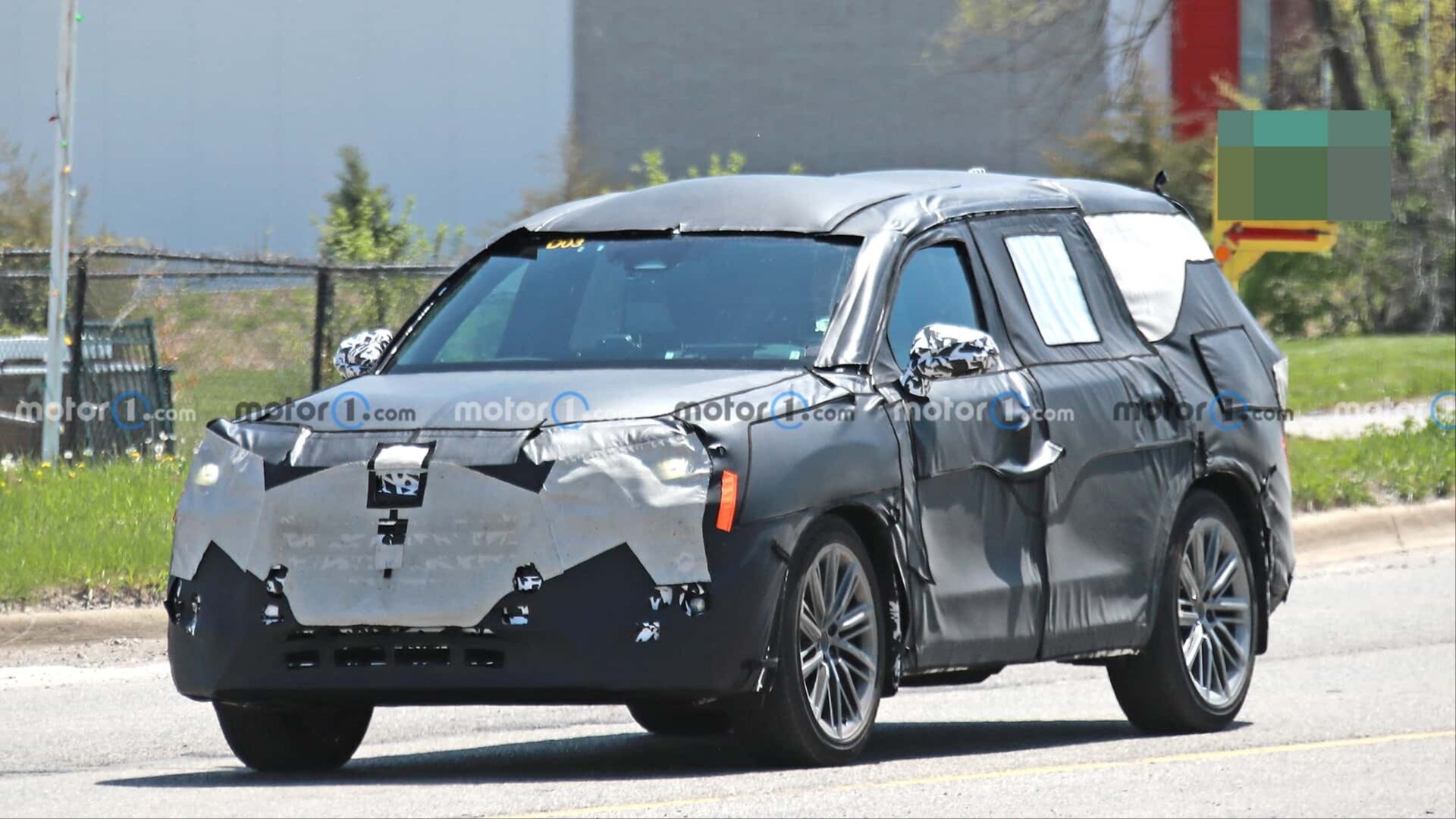 Большой кроссовер Lexus TX впервые замечен на дороге