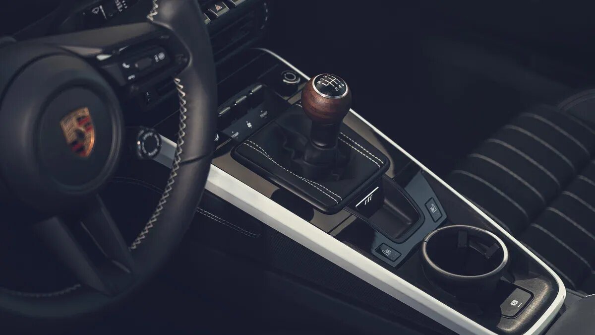 Porsche сохранит «механику» на спорткарах как можно дольше
