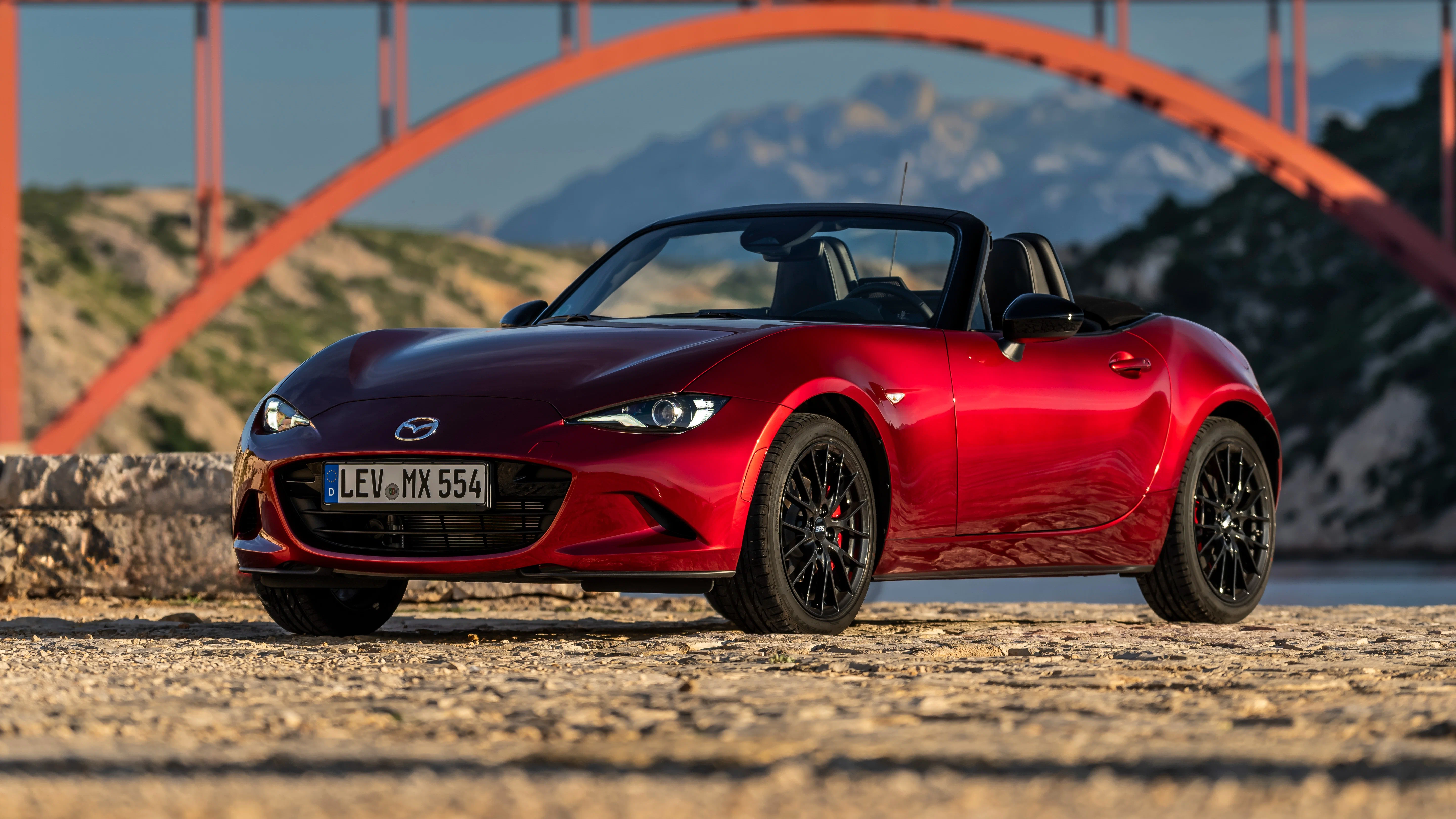 Mazda запатентовала конструкцию кузова для нового спорткара