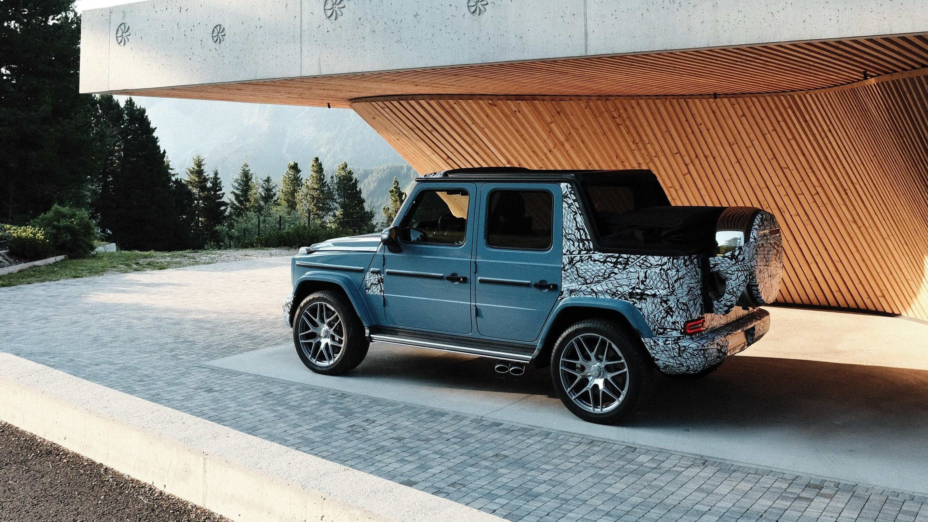 Mercedes-Benz показал работу механизма складной крыши «Гелика»-кабриолета