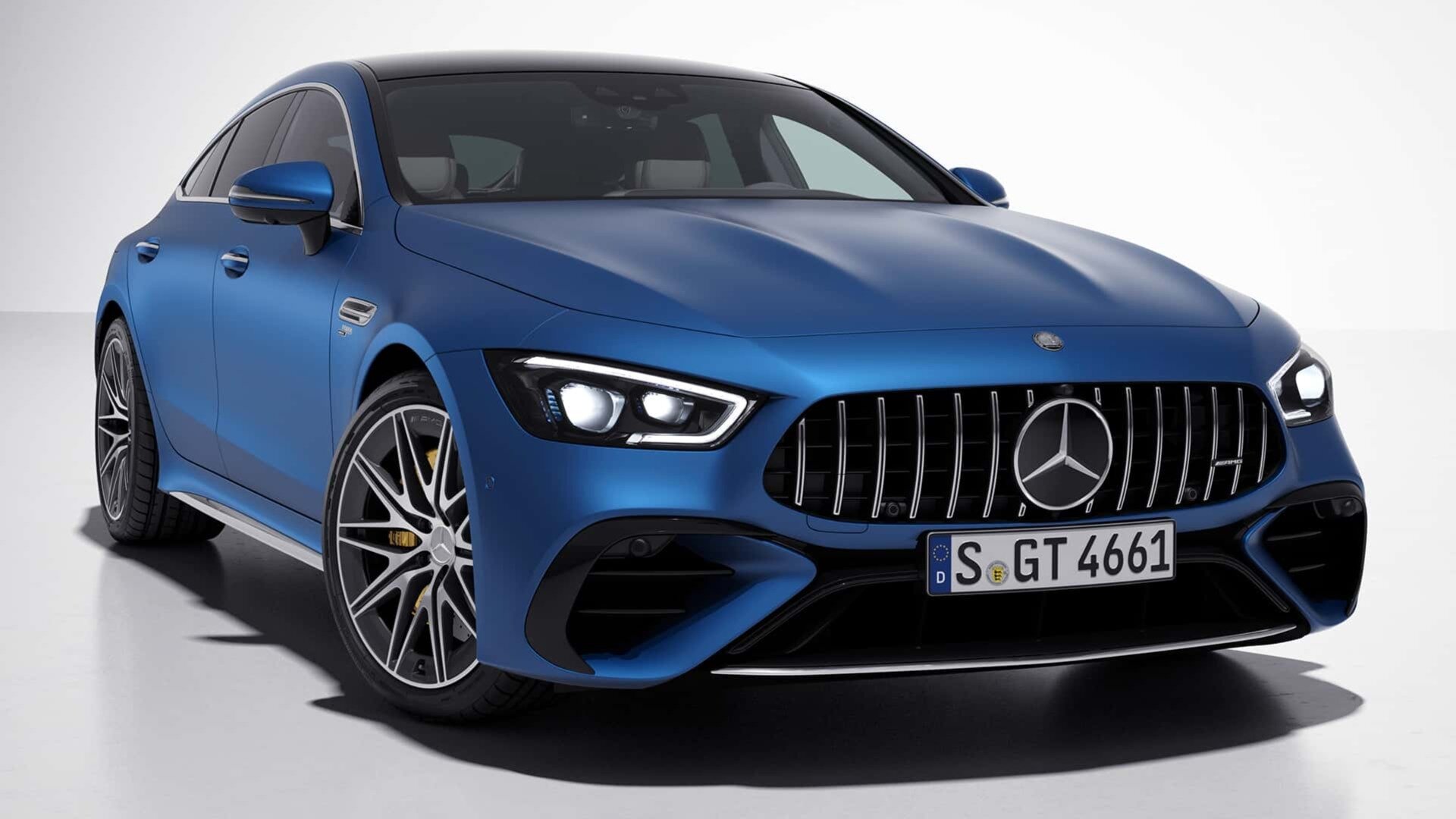 6-цилиндровые Mercedes-AMG GT 4-Door Coupe обновились и стали похожи на машины с V8