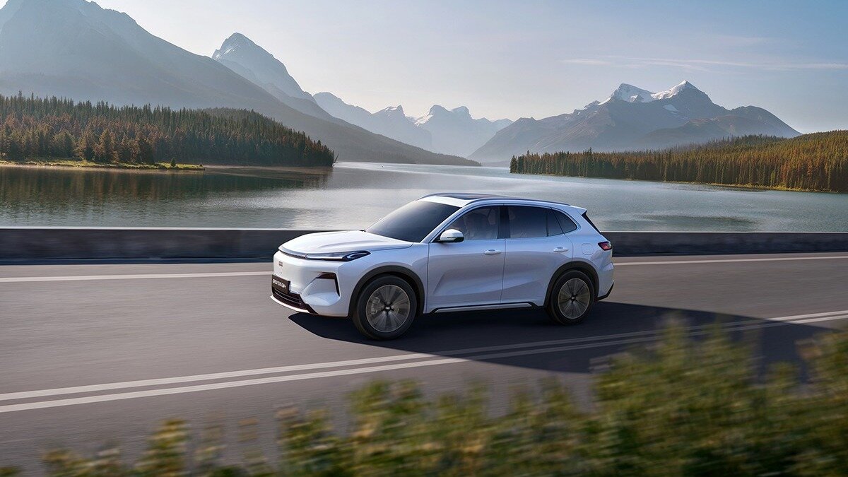 Марка Geely объявила стоимость гибридного кроссовера EX5 EM-i в России