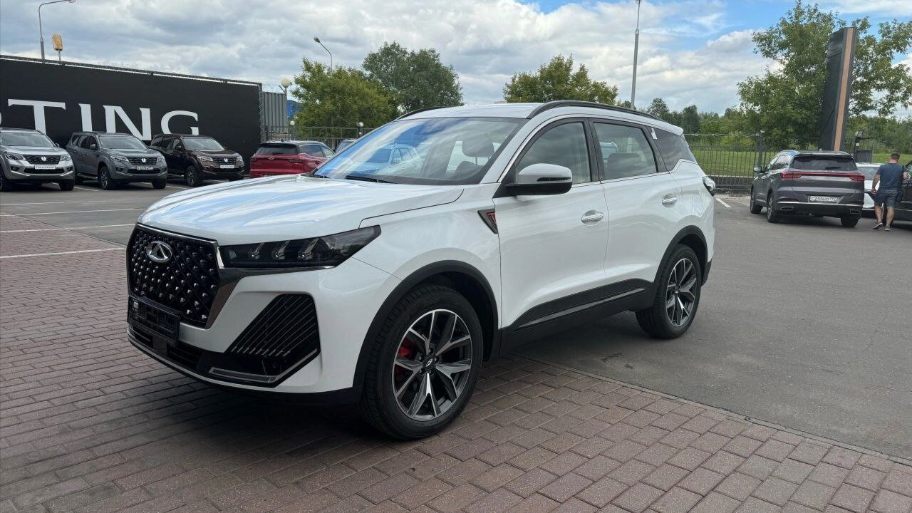 Обновлённые Chery Tiggo 7 Pro Max сфотографировали на парковке у российского дилера