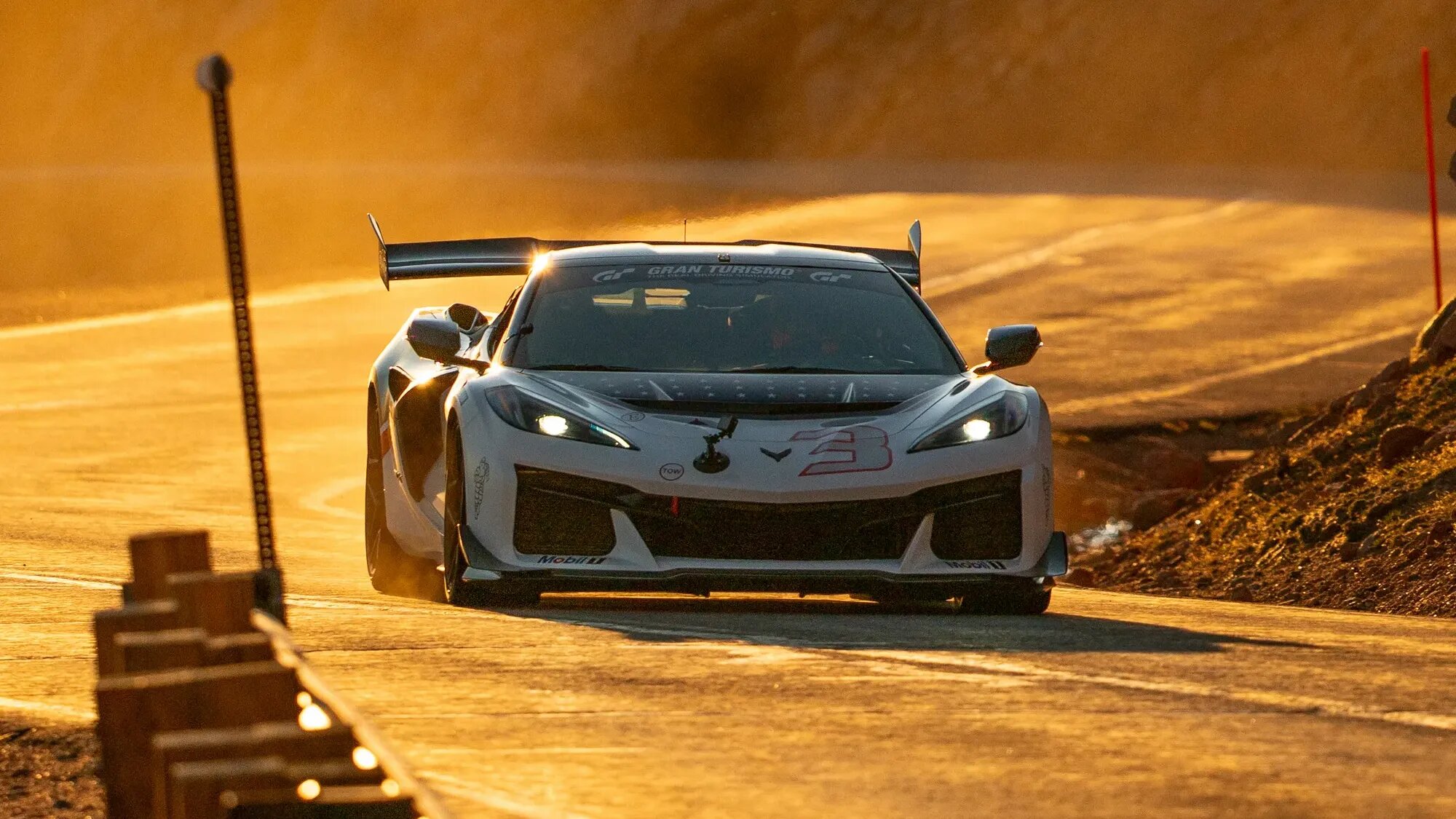Chevrolet Corvette уничтожил рекорд горы Пайкс Пик для серийных автомобилей