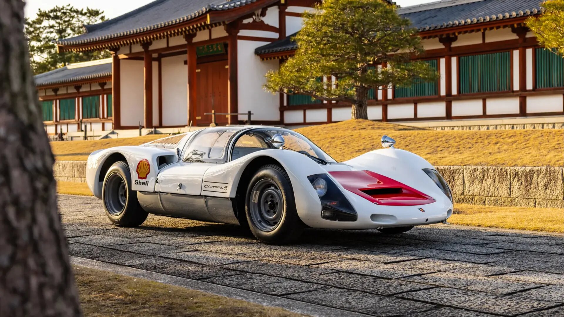 С молотка уйдёт редкий спорткар Porsche 906, который побеждал в гонках