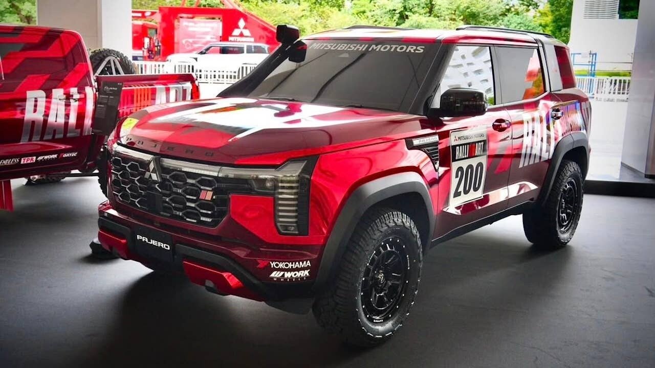 Новый Mitsubishi Pajero уже подготовили к гонкам
