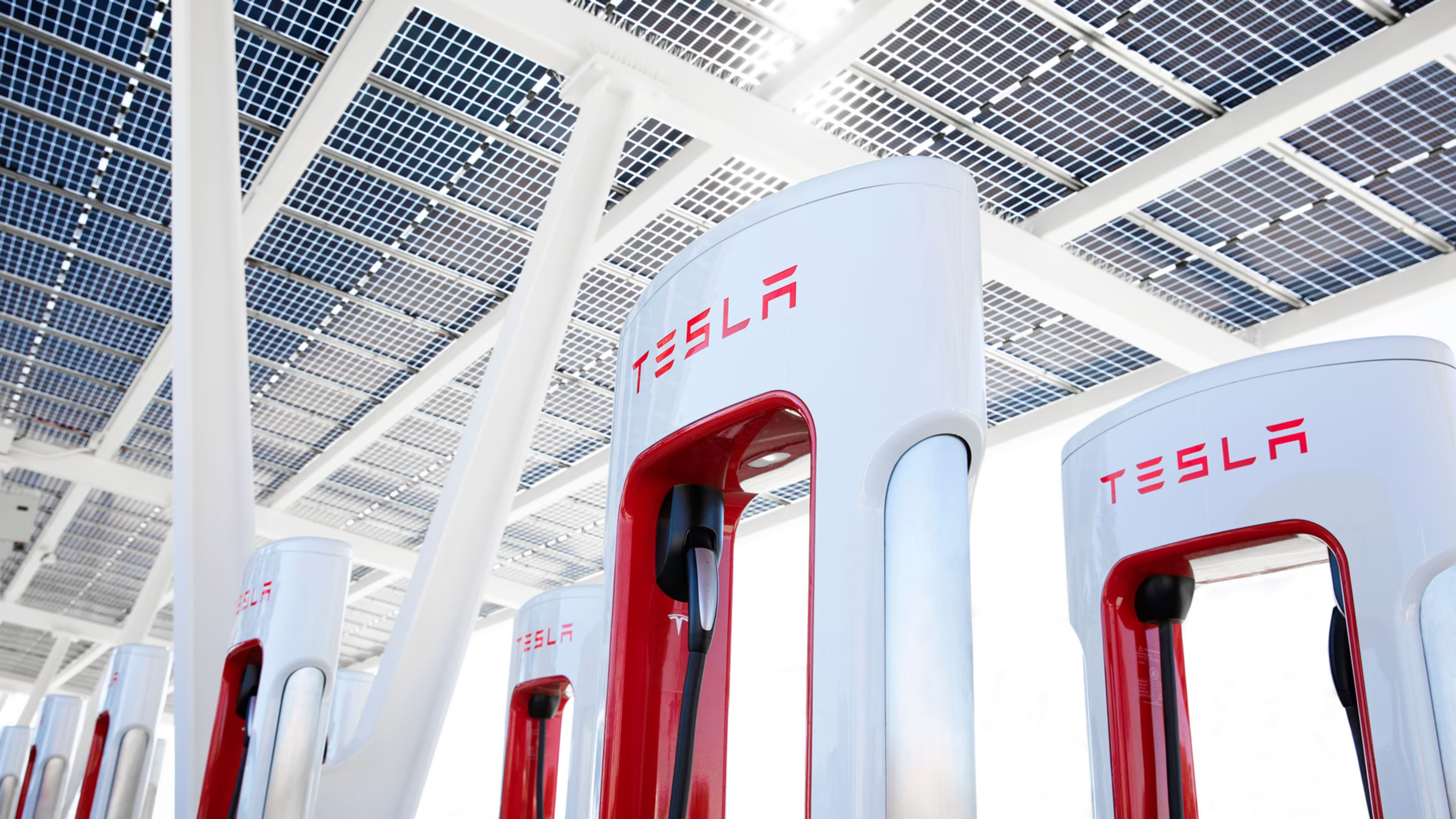 Tesla выпустит удлинитель зарядки для электрокаров других марок