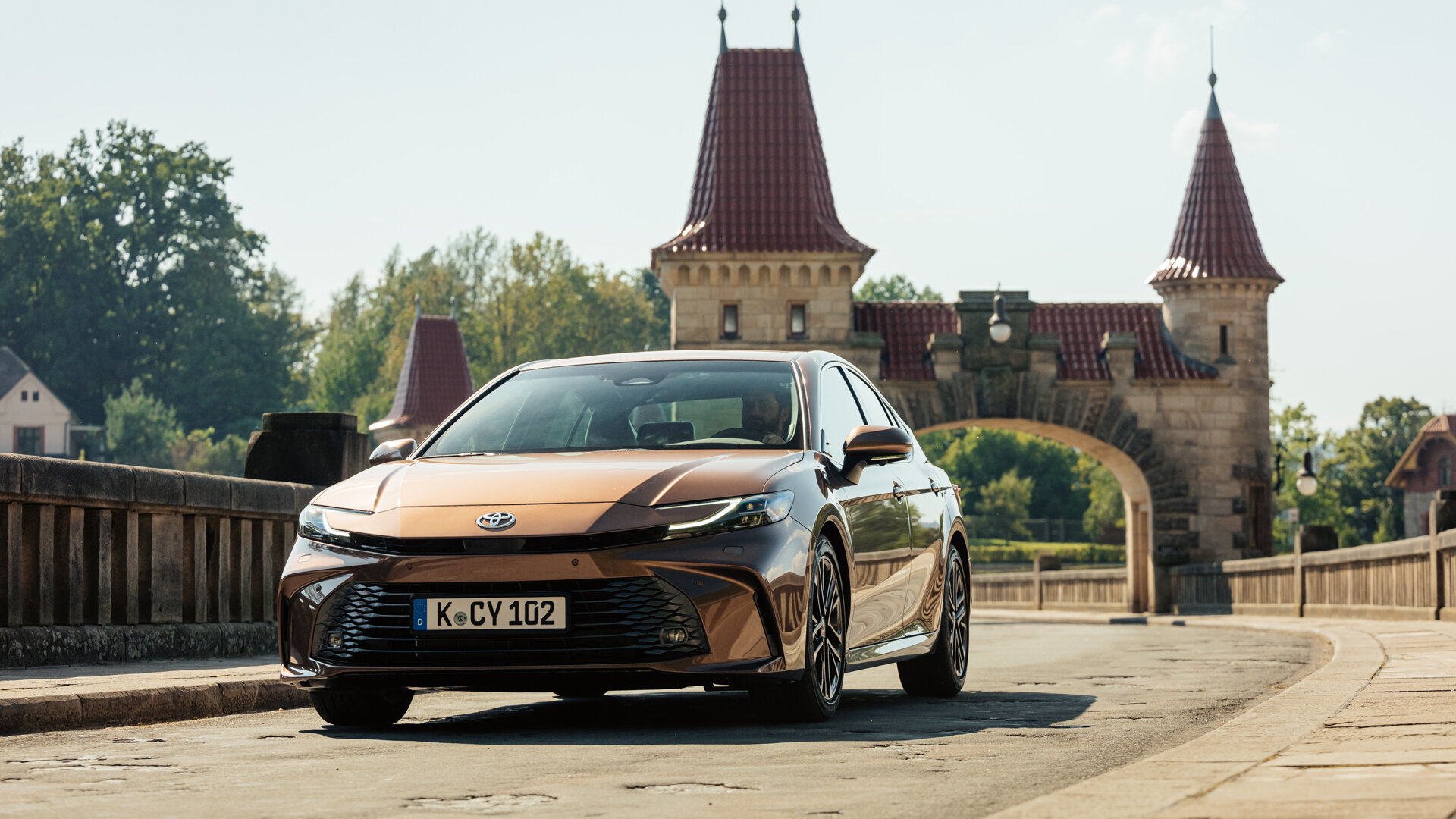 Новая Toyota Camry официально появится в Казахстане: рассекречены цены