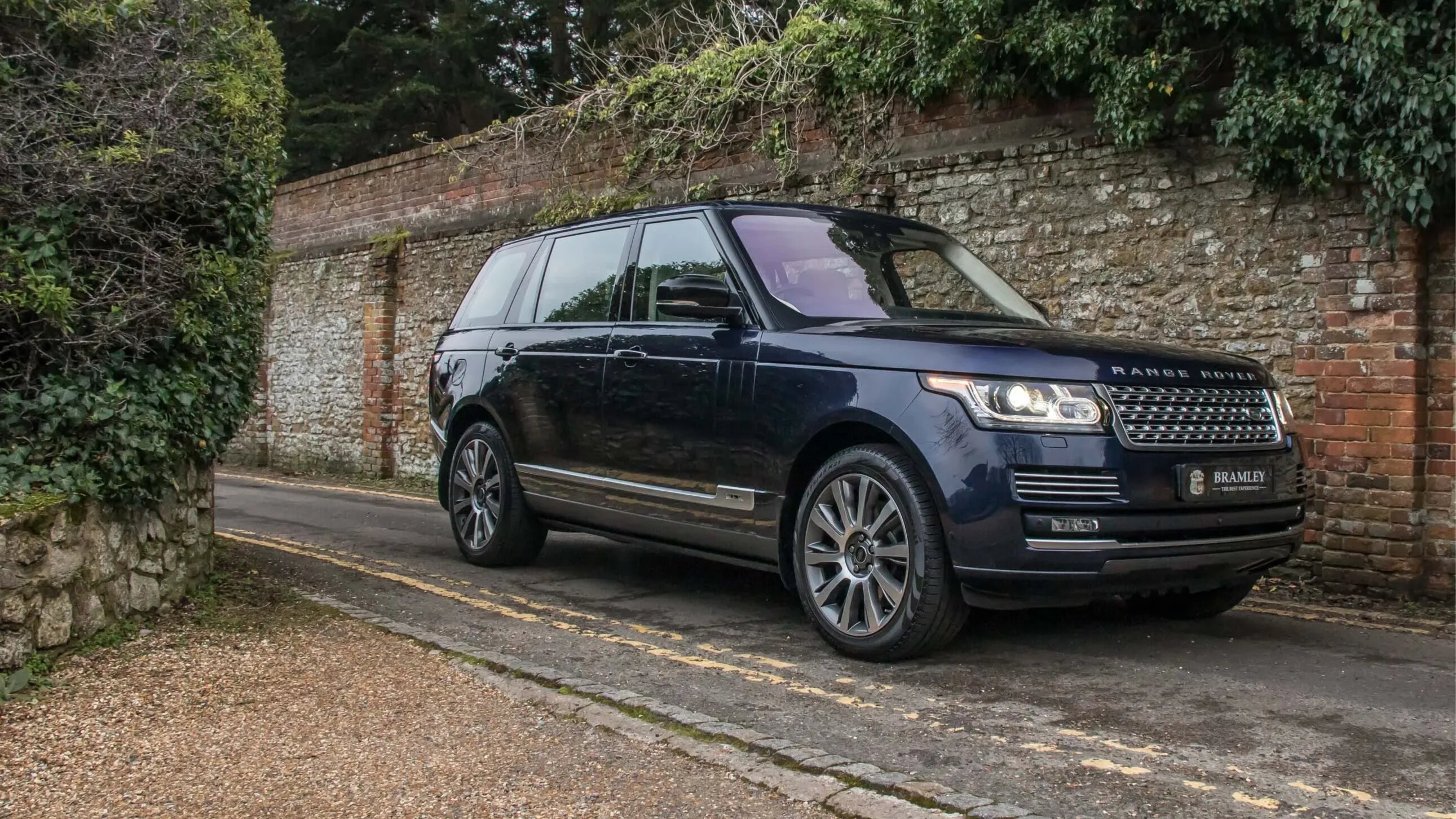Range Rover Елизаветы II продают по цене двух новых внедорожников