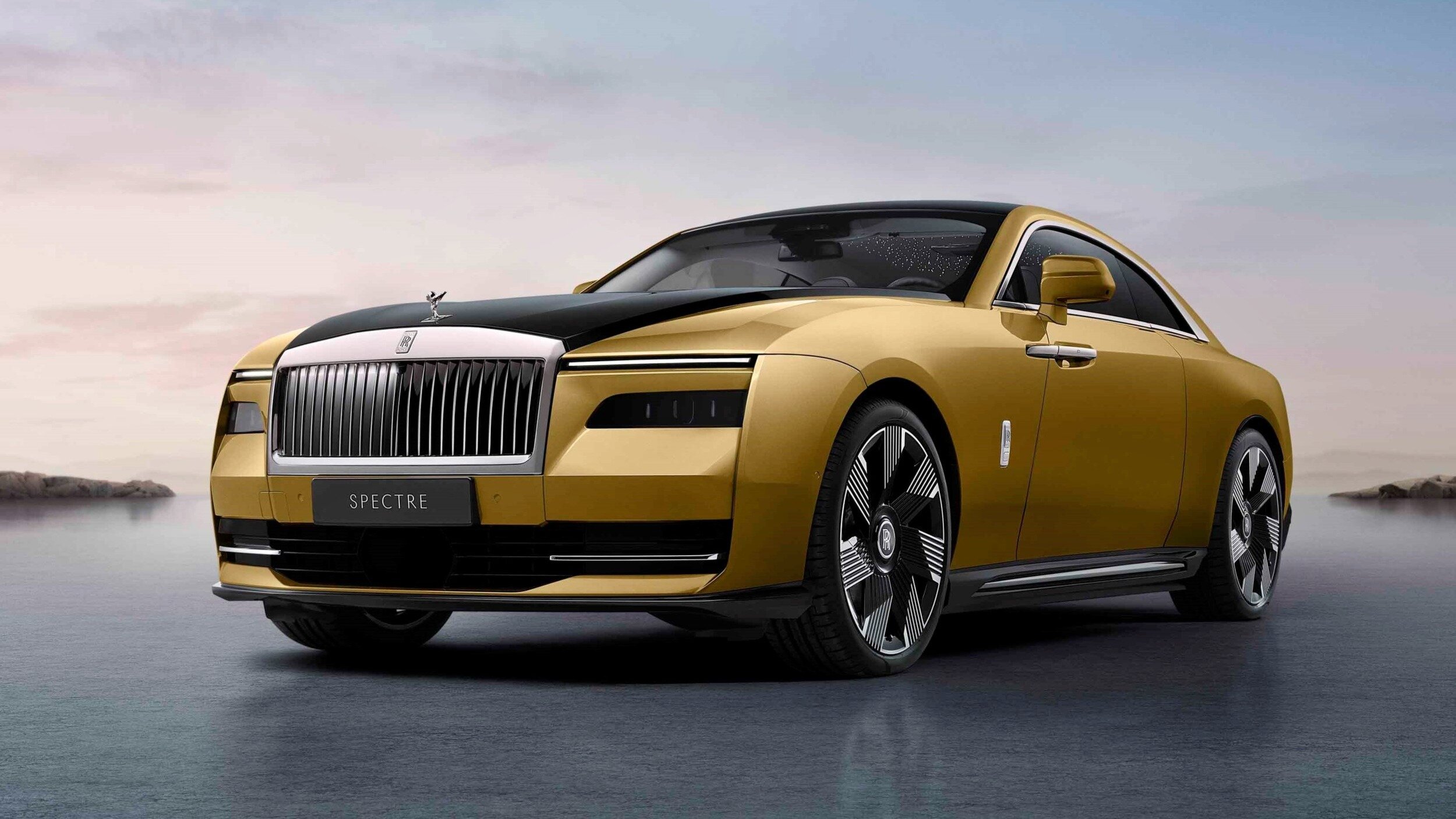 Rolls-Royce не планирует выпускать гибриды