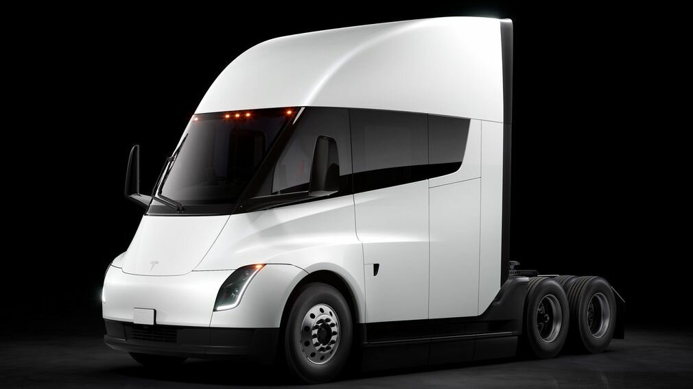 Tesla показала серийный грузовик Semi