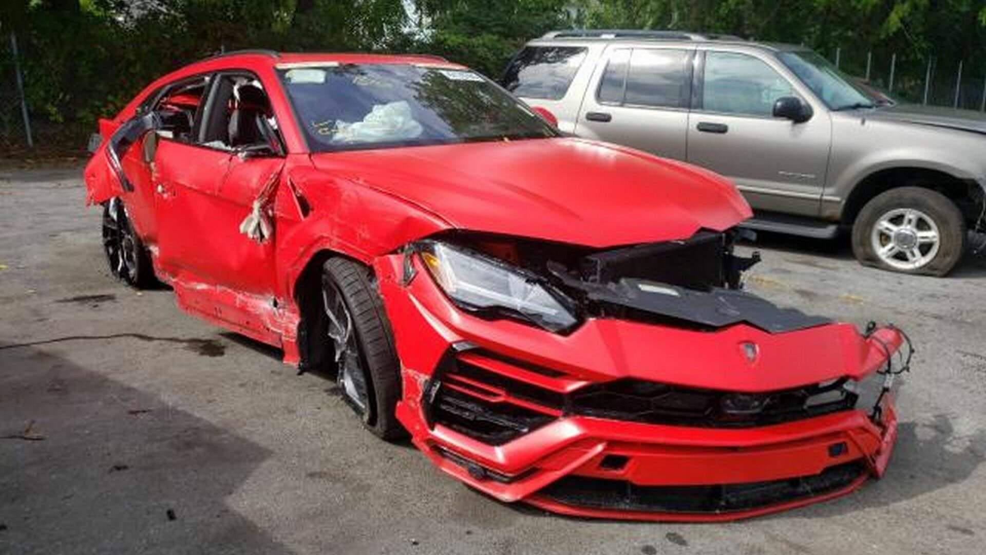 Lamborghini предлагают всего за 62 тысячи рублей, но он «немного» битый
