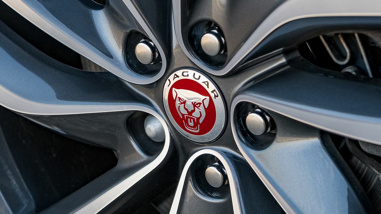 Jaguar Land Rover наймёт экс-сотрудников Twitter и Facebook* для работы над автопилотом