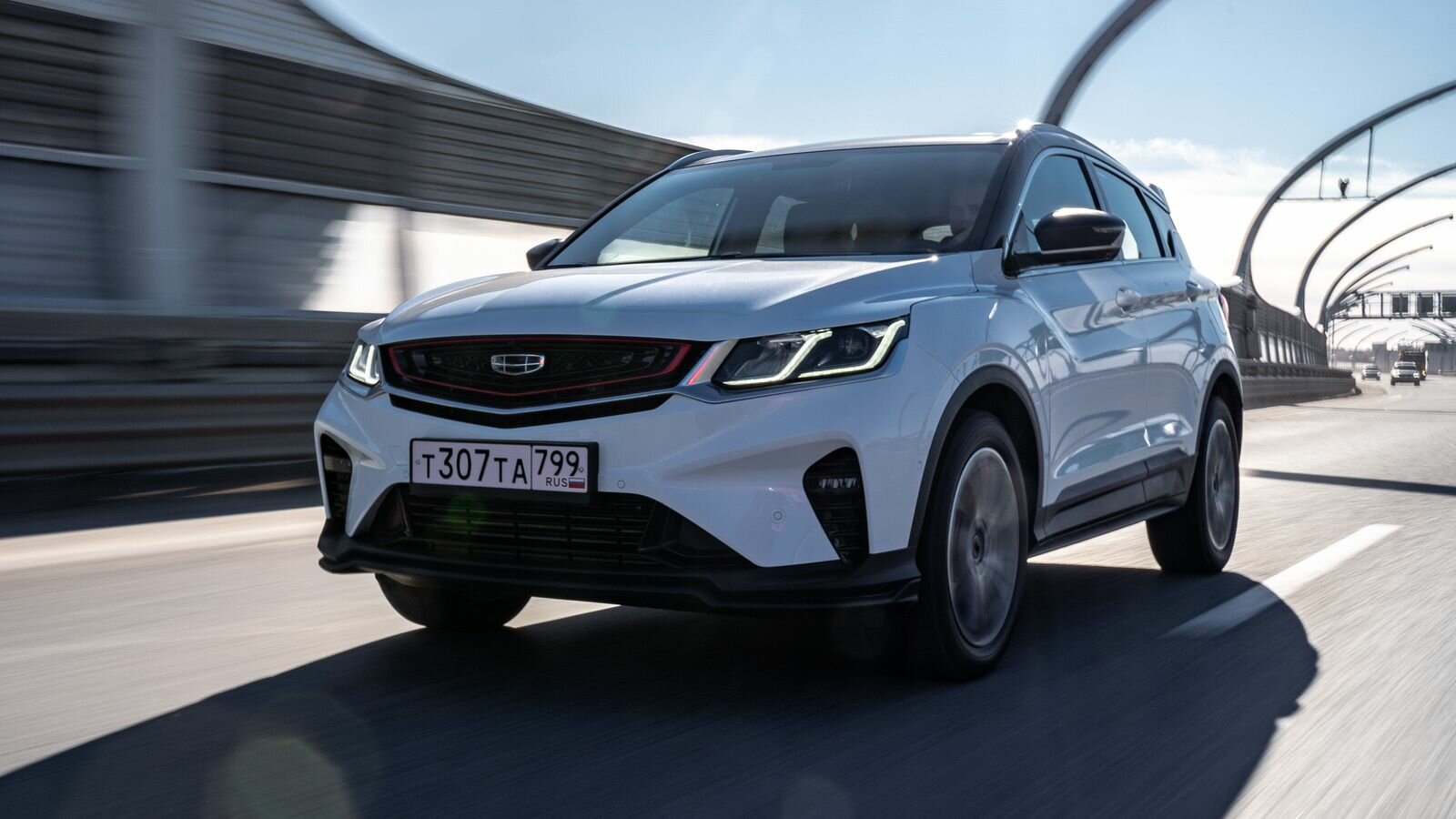 У российского Geely Coolray появилась комплектация с дистанционным управлением