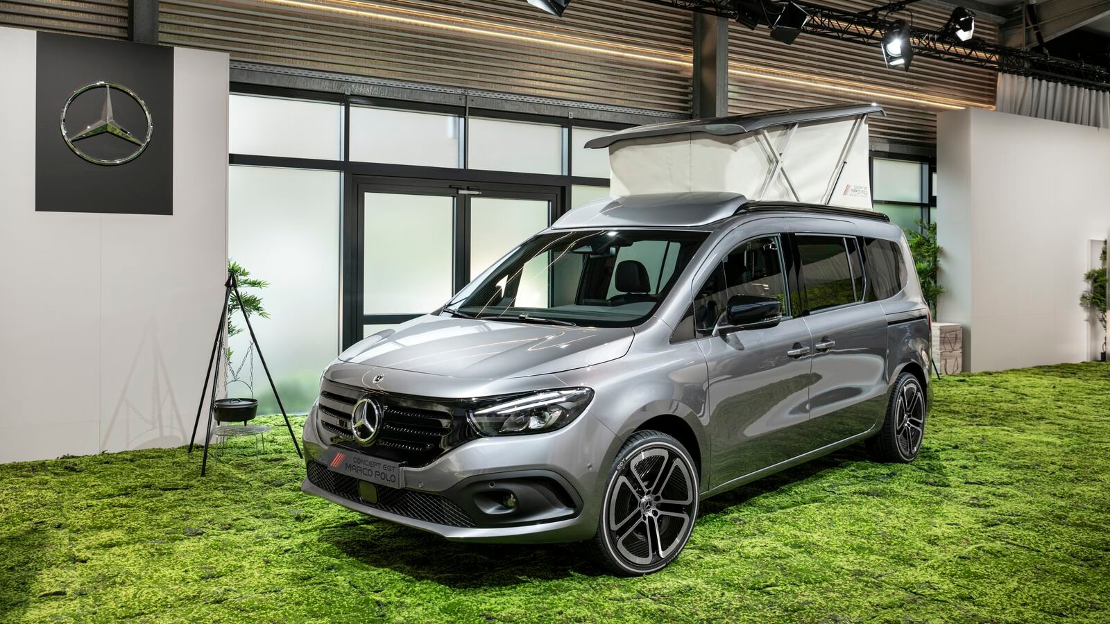 Mercedes-Benz показал электровэн EQT и назвал цену