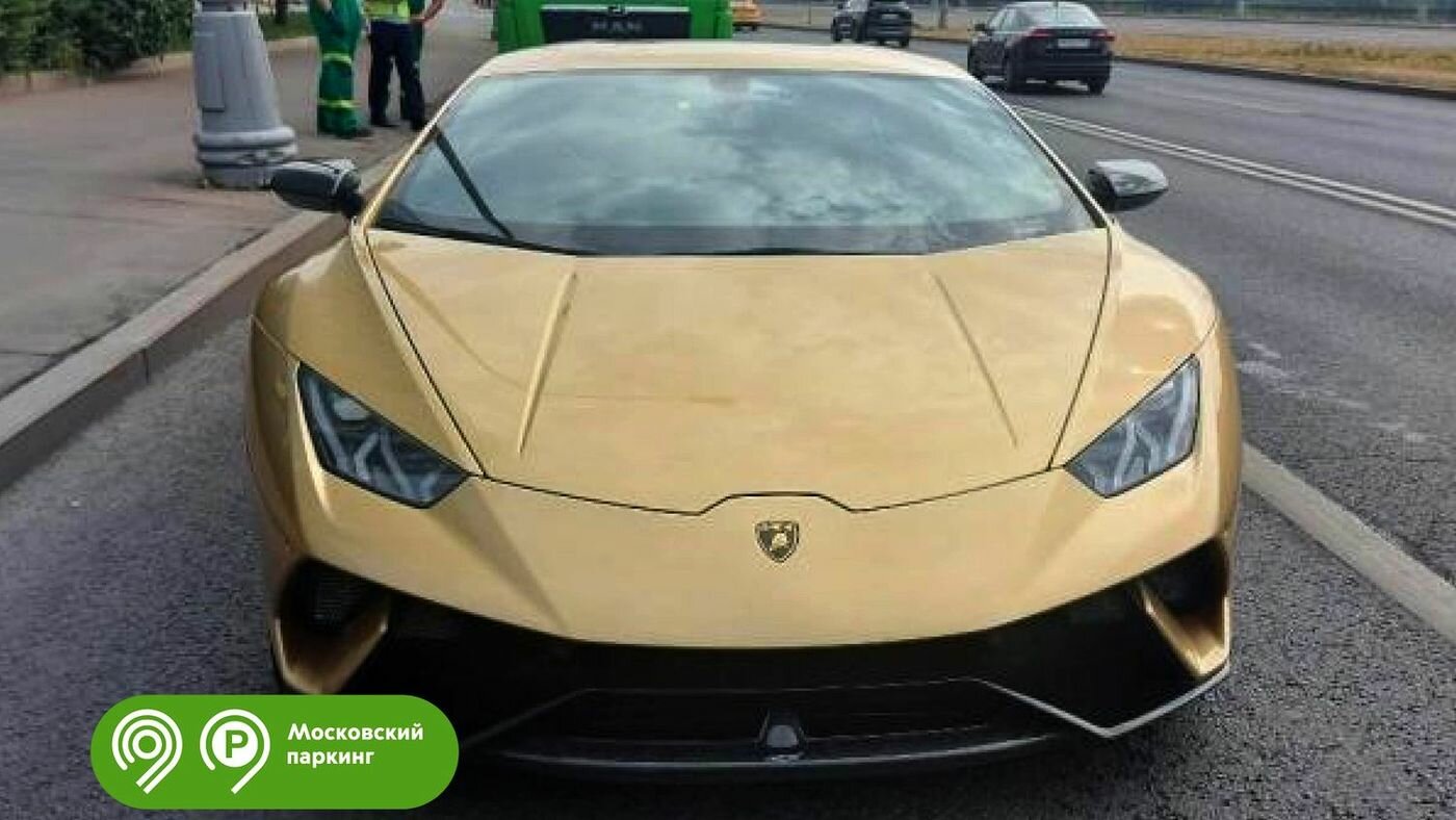 Lamborghini и Bentley чаще других люксовых машин парковали без номеров в Москве
