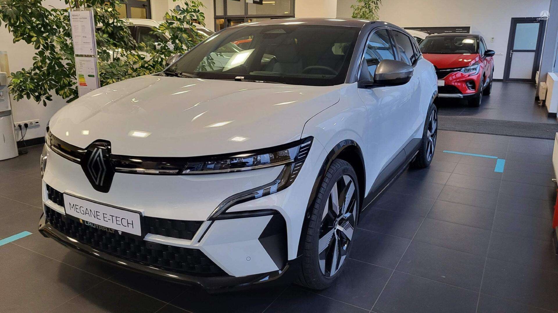 Электромобили Renault станут дешевле по всему миру — всё из-за скидок на Tesla