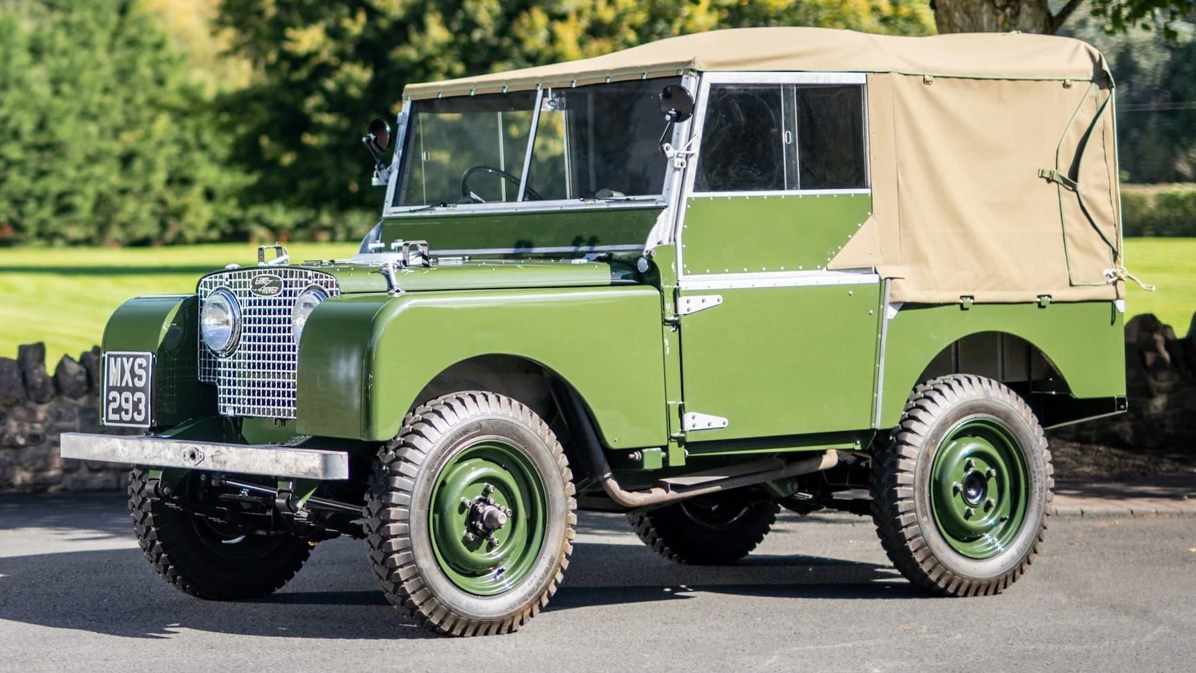 С молотка ушёл Land Rover Series I, восстановленный на заводе